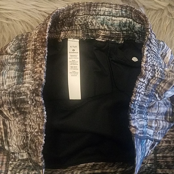 Lululemon hot hotty short 4" digital oasis - Picture 5 of 7